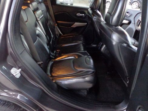 Used 2017 Jeep Cherokee Limited image 19