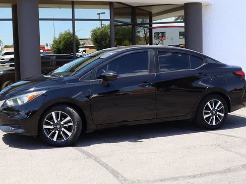 Used 2021 Nissan Versa SV FWD image 4