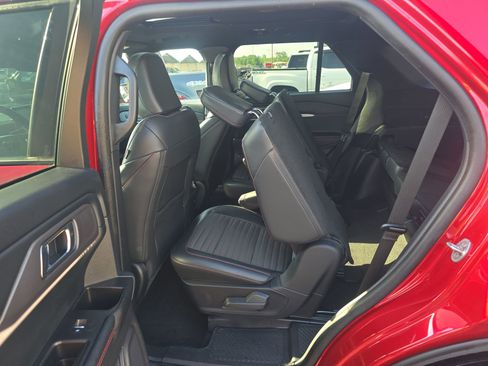 Used 2025 Ford Explorer ST-Line w/ Premium Package AWD/4WD image 8