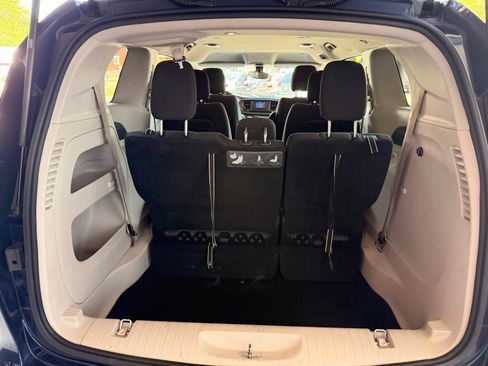 Used 2017 Chrysler Pacifica Touring FWD image 14