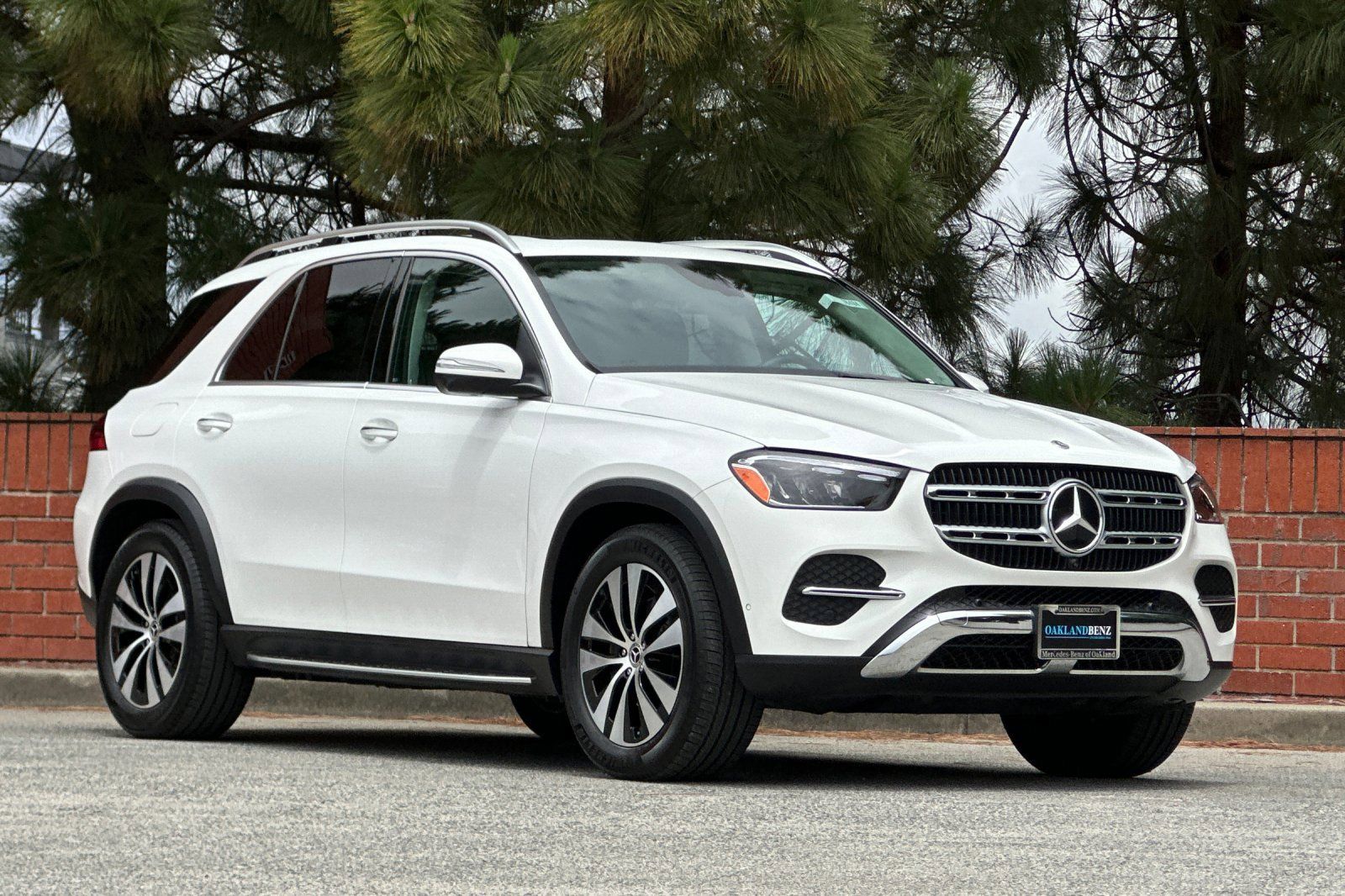 Certified 2024 Mercedes-Benz GLE 350 4MATIC image 2