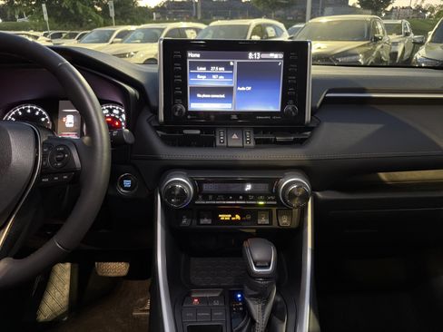 Used 2021 Toyota RAV4 XLE Premium image 26