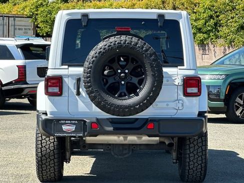 Used 2021 Jeep Wrangler Unlimited Sahara image 7