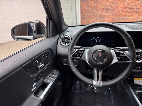 New 2025 Mercedes-Benz GLB 250 4MATIC image 13