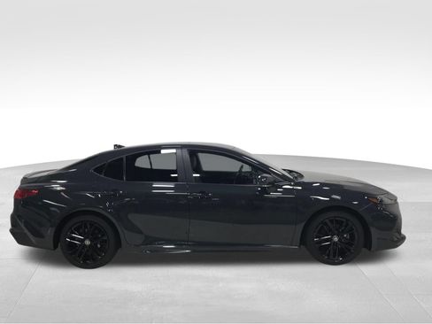 Used 2025 Toyota Camry SE FWD image 3
