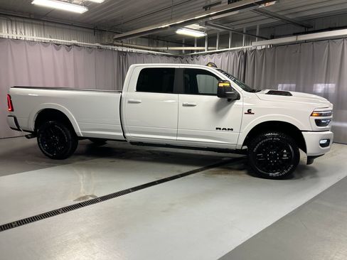 Used 2025 RAM 3500 Limited AWD/4WD image 8