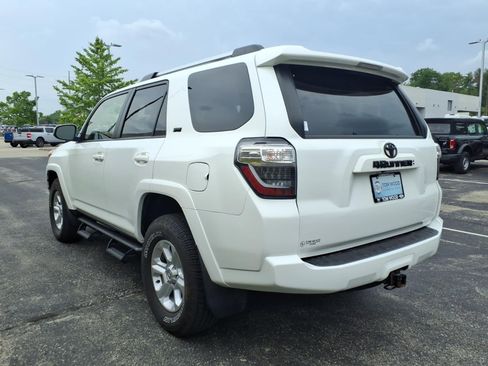 Used 2022 Toyota 4Runner SR5 Premium w/ Moonroof Package AWD/4WD image 8