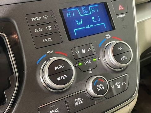 Used 2018 Toyota Sienna LE FWD image 9