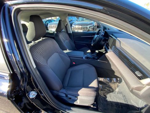 Used 2025 Toyota Camry LE image 27