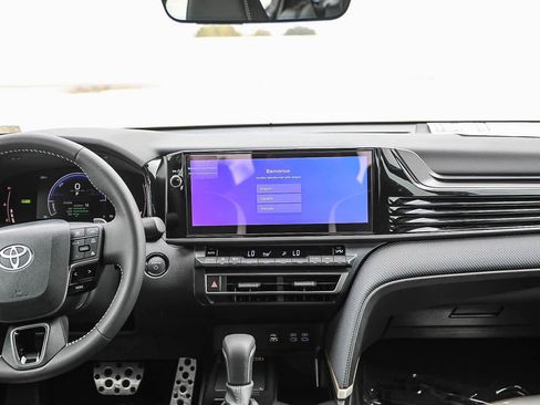 Used 2026 Toyota Camry SE w/ Multimedia Upgrade Package image 13