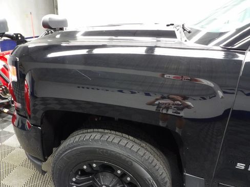 Used 2018 Chevrolet Silverado 1500 LT w/ All Star Edition AWD/4WD image 39