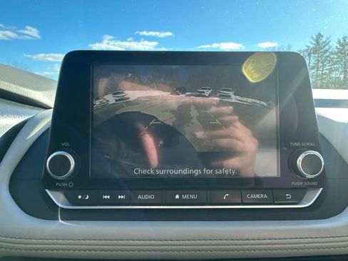 Used 2024 Nissan Rogue SV image 34