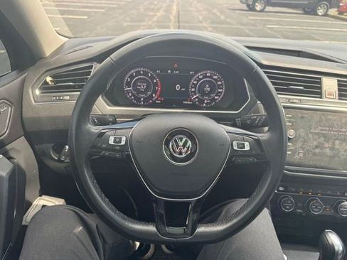 Used 2018 Volkswagen Tiguan SEL Premium w/ 3rd Row Seat Package image 19