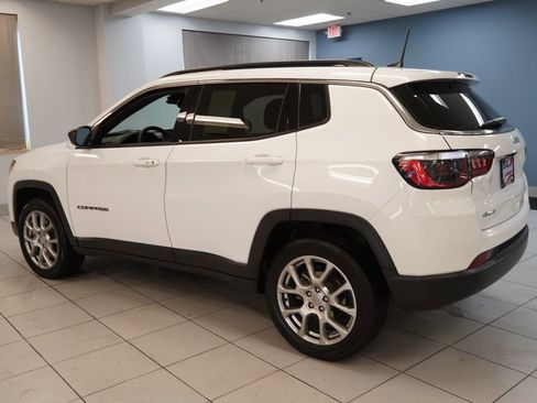 Used 2023 Jeep Compass Latitude AWD/4WD image 7