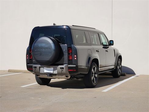 Used 2025 Land Rover Defender 130 X-Dynamic SE image 7