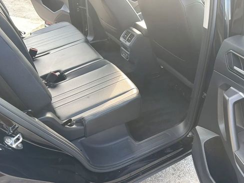 Used 2022 Volkswagen Tiguan SE image 18