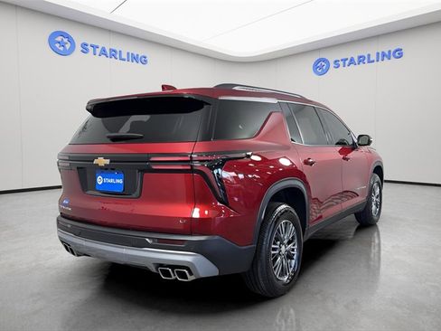 Used 2024 Chevrolet Traverse LT image 8