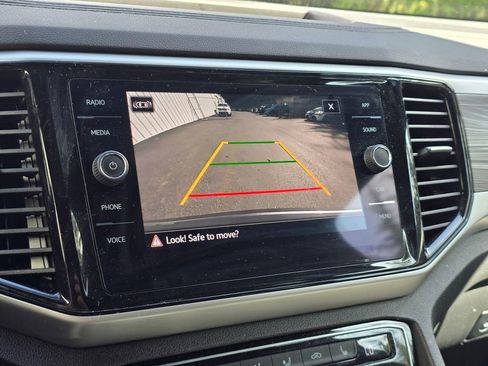 Used 2023 Volkswagen Atlas Cross Sport SE image 19