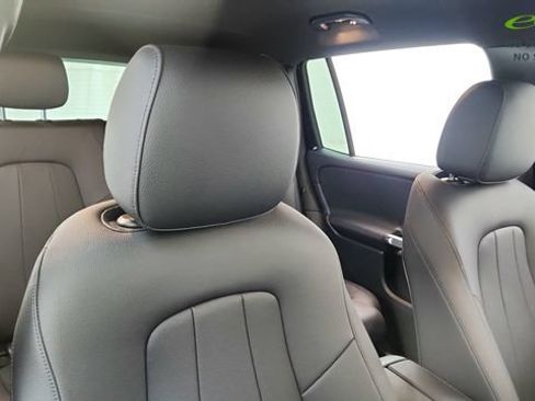 Used 2025 Mercedes-Benz GLB 250 4MATIC w/ Exclusive Package image 24