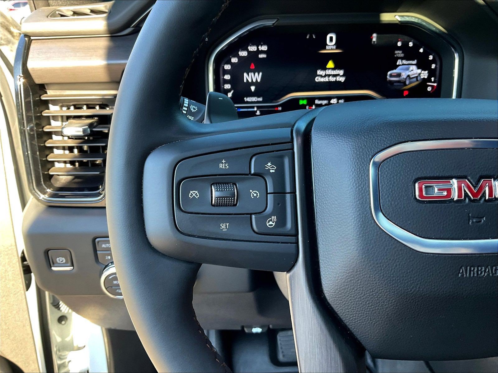 Used 2024 GMC Sierra 1500 AT4 w/ Technology Package AWD/4WD image 14