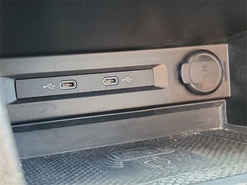 Certified 2022 Volkswagen Tiguan SE image 25