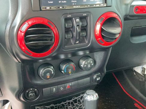 Used 2015 Jeep Wrangler Unlimited Sport AWD/4WD image 15