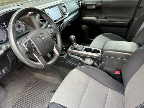 Used 2022 Toyota Tacoma TRD Off-Road w/ Technology Package image 11