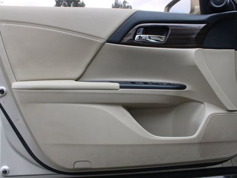 Used 2016 Honda Accord EX image 8