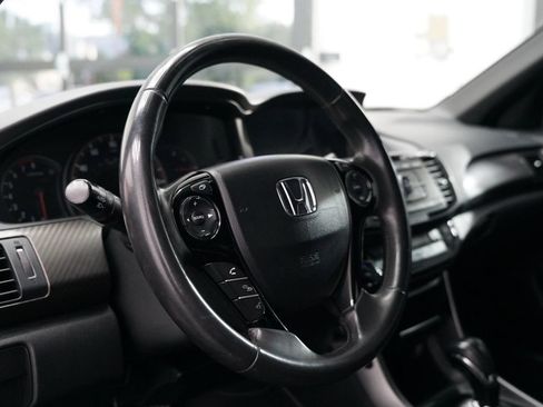 Used 2017 Honda Accord Sport image 16