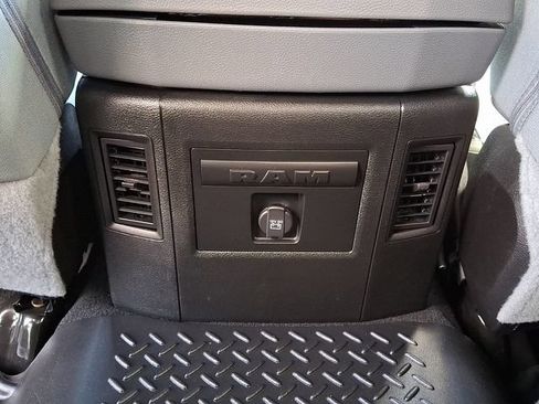 Used 2019 RAM 1500 Big Horn AWD/4WD image 11