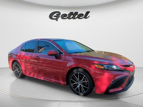 Used 2021 Toyota Camry SE FWD image 2