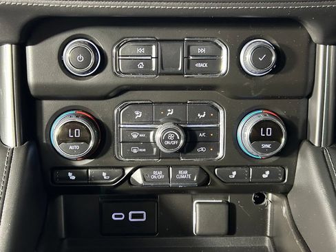 Used 2021 Chevrolet Tahoe Z71 AWD/4WD image 23