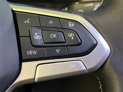 Certified 2025 Volkswagen Atlas SE image 16