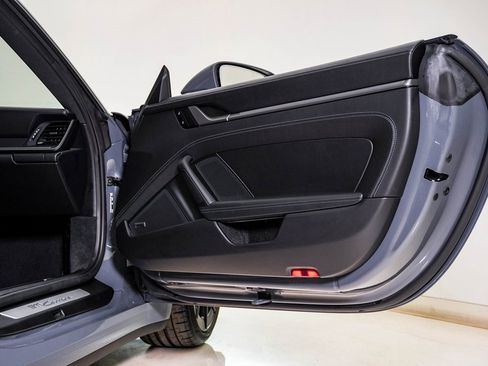 Certified 2025 Porsche 911 Carrera image 17