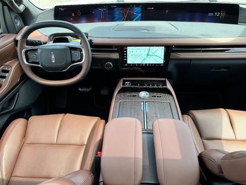 New 2026 Lincoln Navigator Reserve AWD/4WD image 13