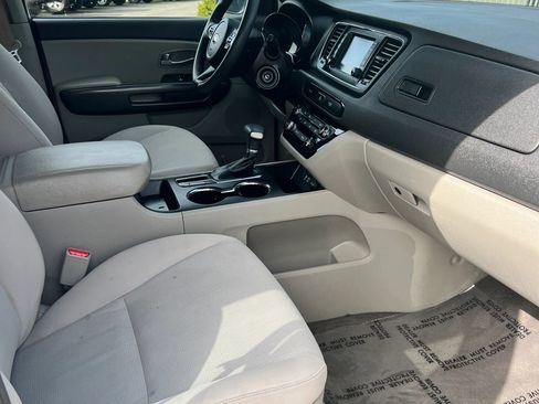 Used 2020 Kia Sedona LX FWD image 16
