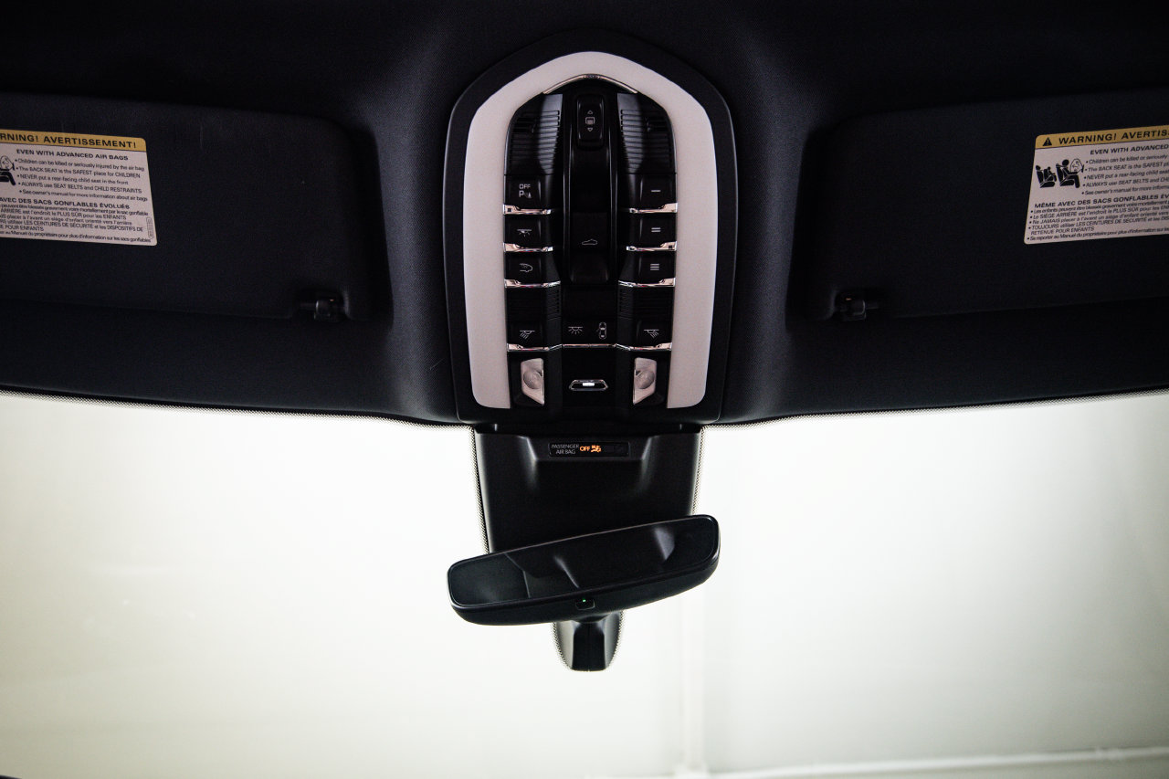 Certified 2024 Porsche Macan AWD/4WD image 20