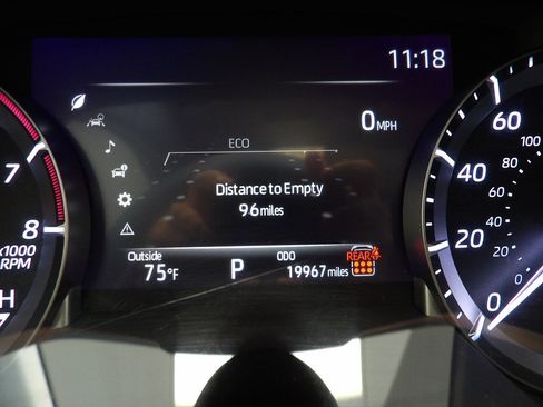 Used 2024 Toyota Highlander XLE AWD/4WD image 32