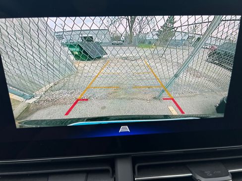 Used 2025 Chevrolet Trax LT image 23