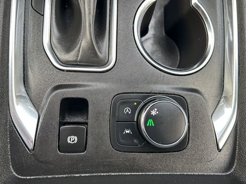 Used 2023 Chevrolet Traverse LT image 23