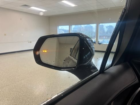 Used 2025 Cadillac XT5 Premium Luxury AWD/4WD image 25