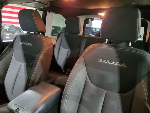 Used 2016 Jeep Wrangler Unlimited Sahara w/ Connectivity Group image 36