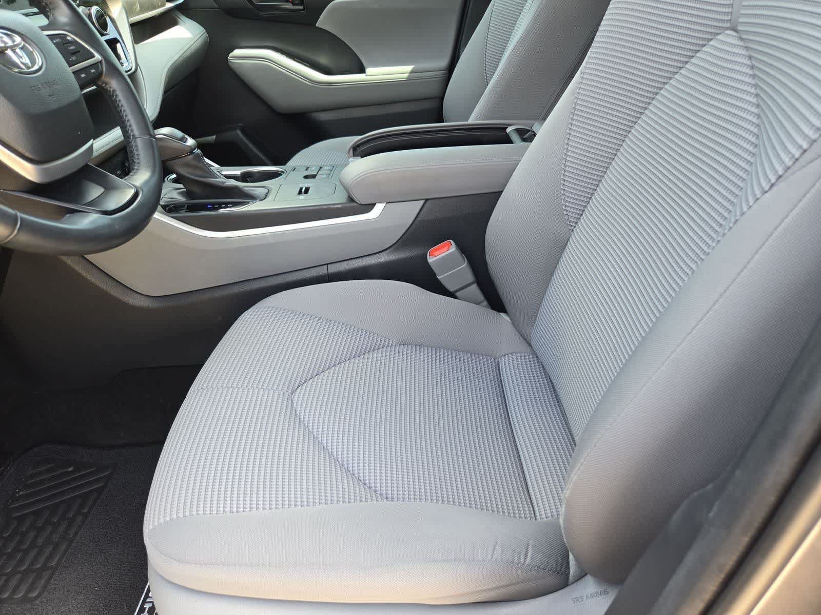 Used 2023 Toyota Highlander LE FWD image 15