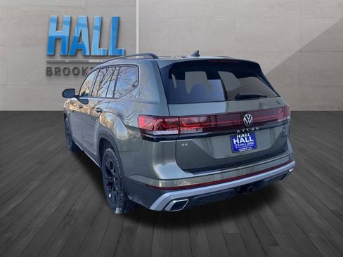 New 2026 Volkswagen Atlas Peak Edition image 3