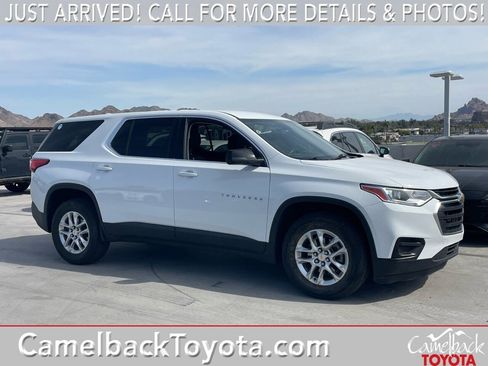 Used 2021 Chevrolet Traverse LS image 1