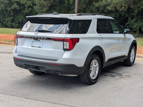 New 2026 Ford Explorer Active RWD image 3