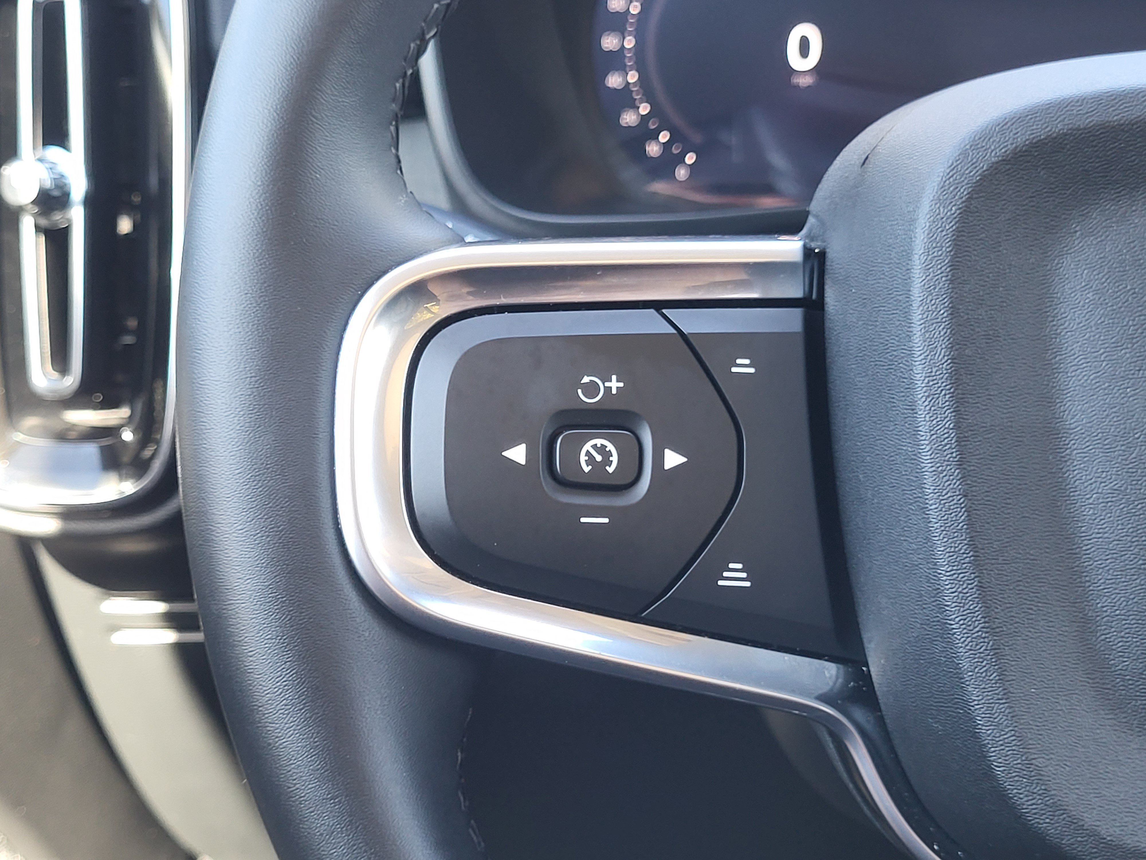 Certified 2026 Volvo XC40 B5 Plus AWD/4WD image 15
