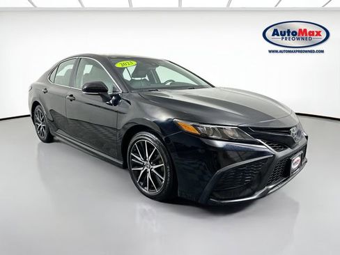 Used 2023 Toyota Camry SE FWD image 1