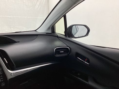 Used 2018 Toyota Prius Prime Premium image 28