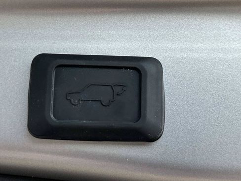 Used 2025 Toyota RAV4 XLE w/ Convenience Package AWD/4WD image 10